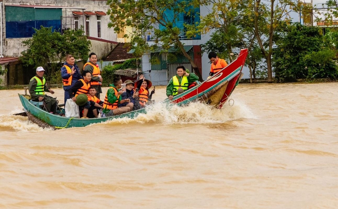 Nhung hinh anh moi nhat noi 'ron lu' Quang Binh hinh anh