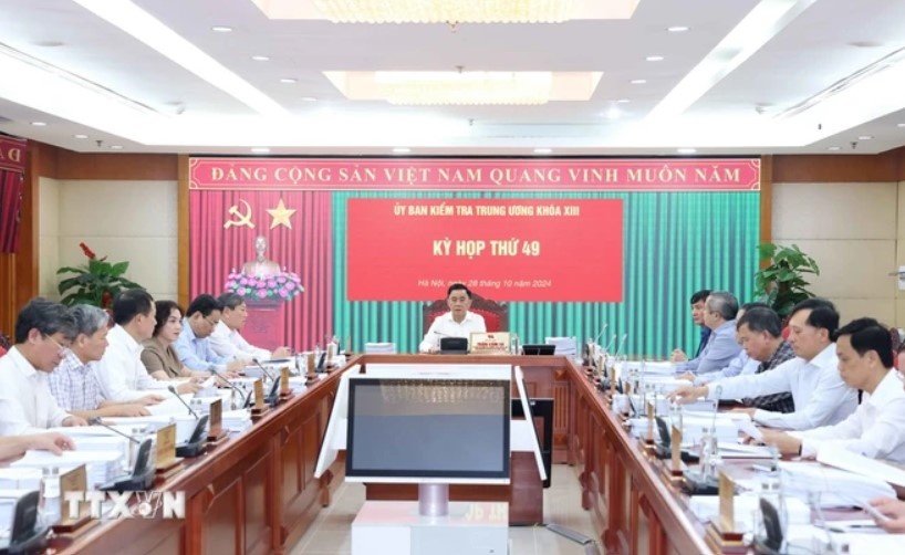 De nghi ky luat Ban Thuong vu Tinh uy Dak Lak va Quang Ninh hinh anh