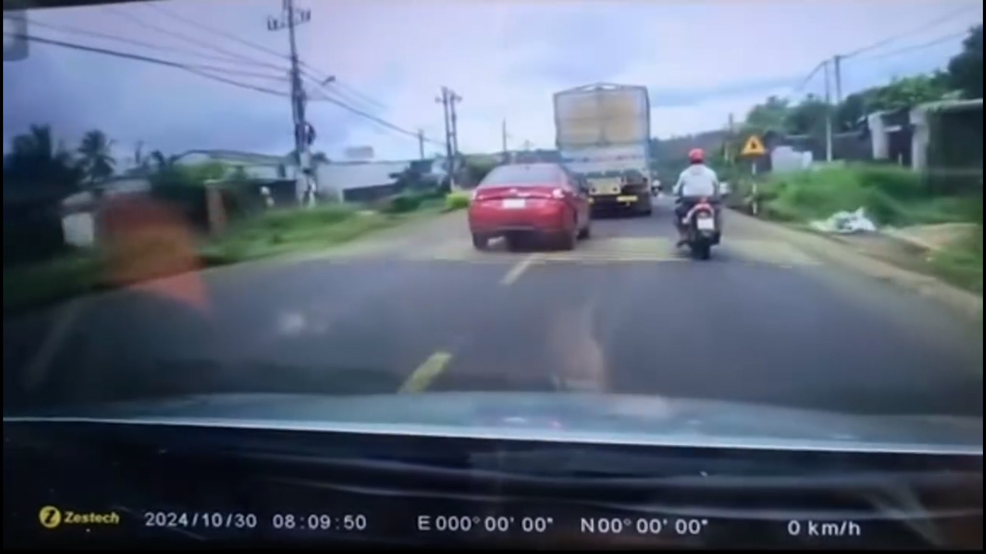 Oto lan lan chay au anh 1