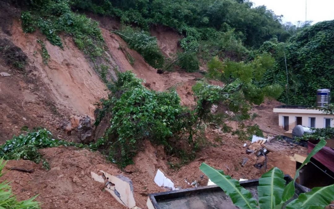 Thanh Hoa cong bo tinh huong khan cap sat lo nui Pha Kham hinh anh