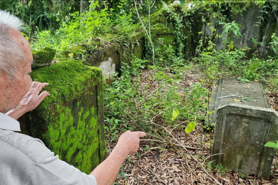 Ly ky chuyen mo co nghi cua nu si Ho Xuan Huong hinh anh