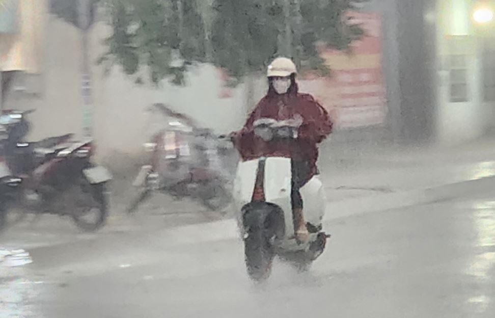 TP.HCM don mua dien rong keo dai vai ngay trong thang 11 hinh anh