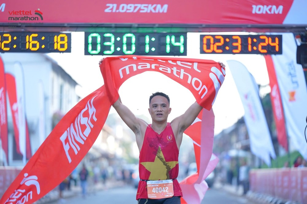 5.000 VDV tham gia giai chay marathon Luang Prabang 2024 hinh anh