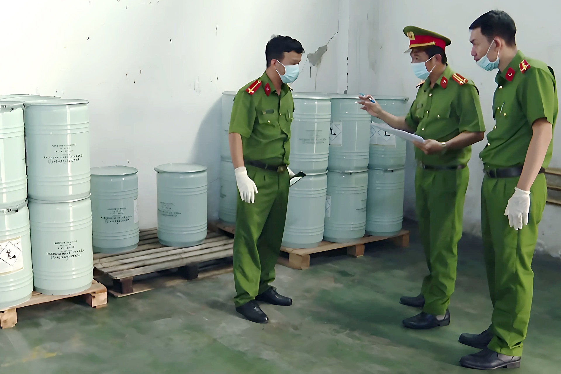 Truy nguon goc xyanua o cac vu giet nguoi, tu sat de xu ly, kiem soat hinh anh