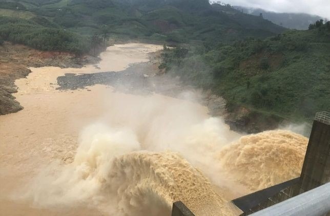 Quang Nam yeu cau ha muc nuoc ho thuy dien de ung pho mua lon hinh anh