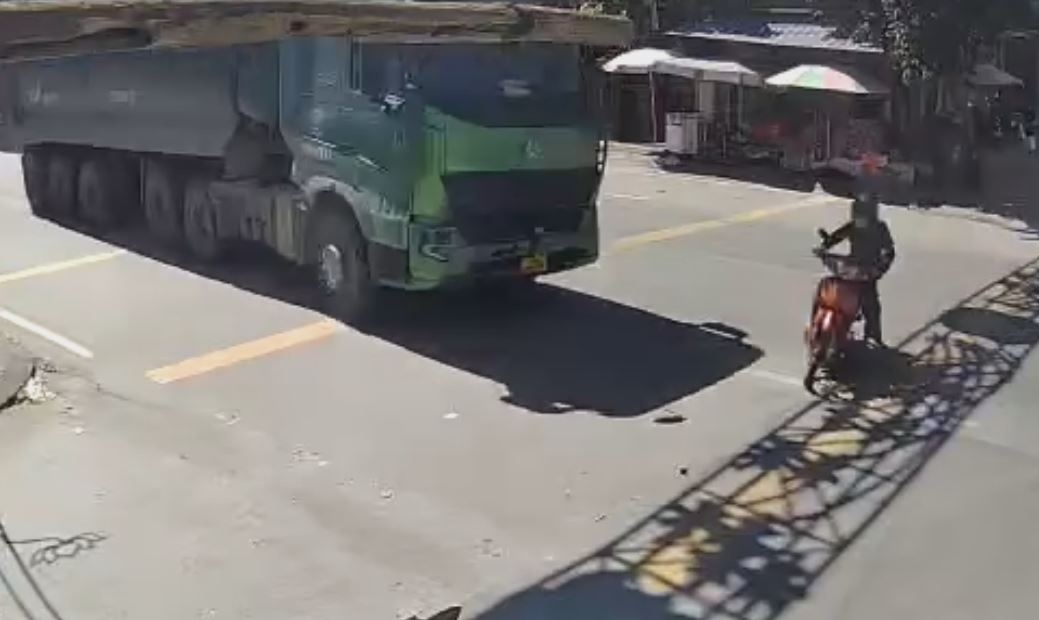 Bang sang duong, nguoi phu nu bi xe dau keo tong tu vong hinh anh