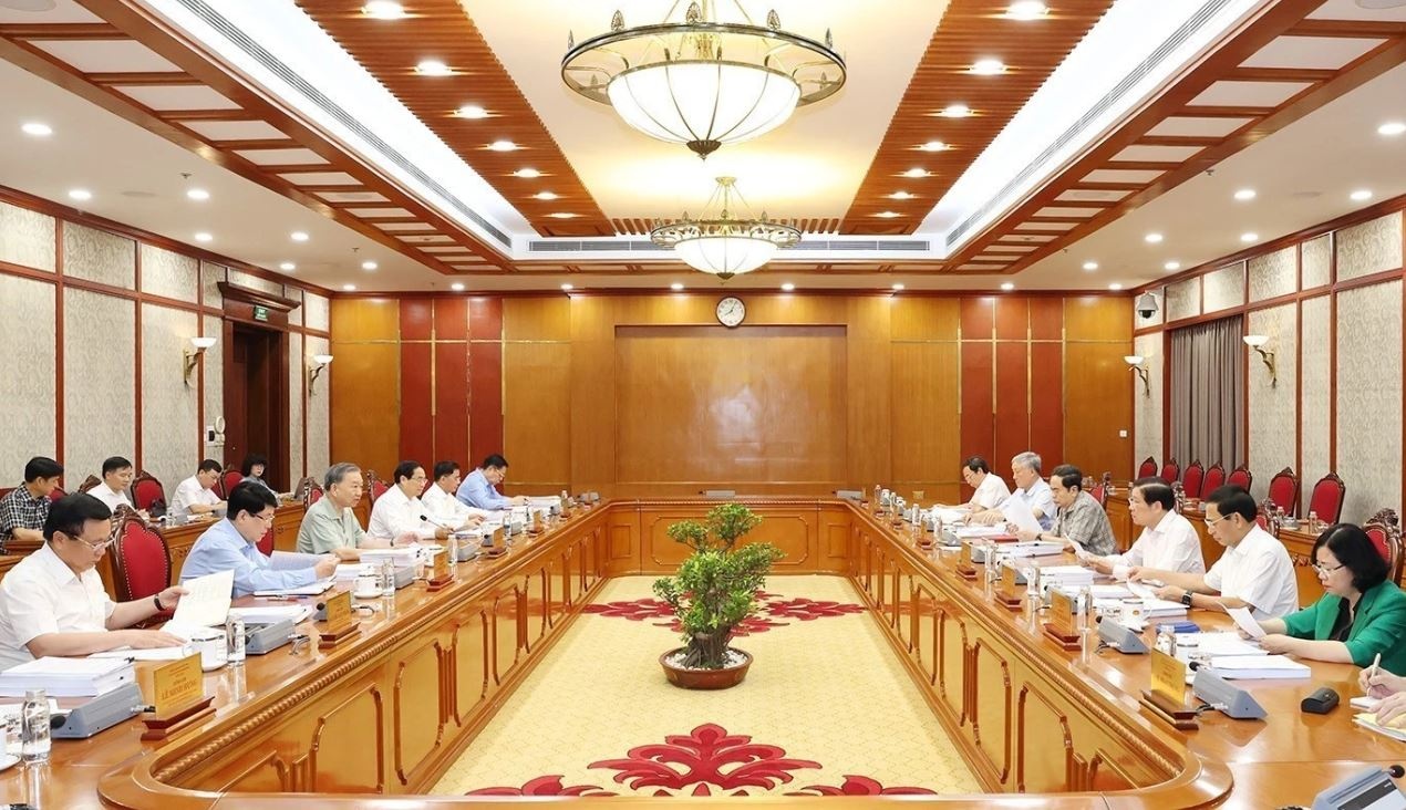 Bo Chinh tri xem xet, thi hanh ky luat to chuc dang co vi pham hinh anh