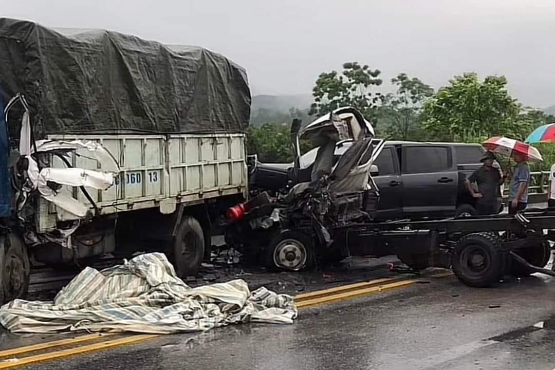 Tai nan lien hoan tren cao toc Noi Bai - Lao Cai, mot nguoi tu vong hinh anh