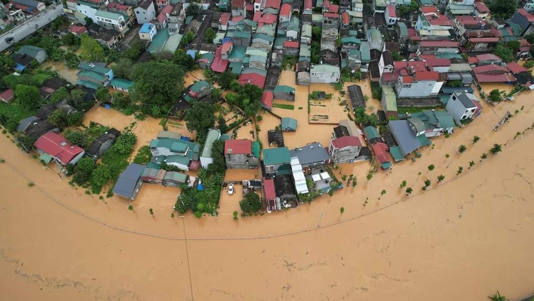 Nhieu nha dan o thanh pho Cao Bang chim trong bien nuoc hinh anh