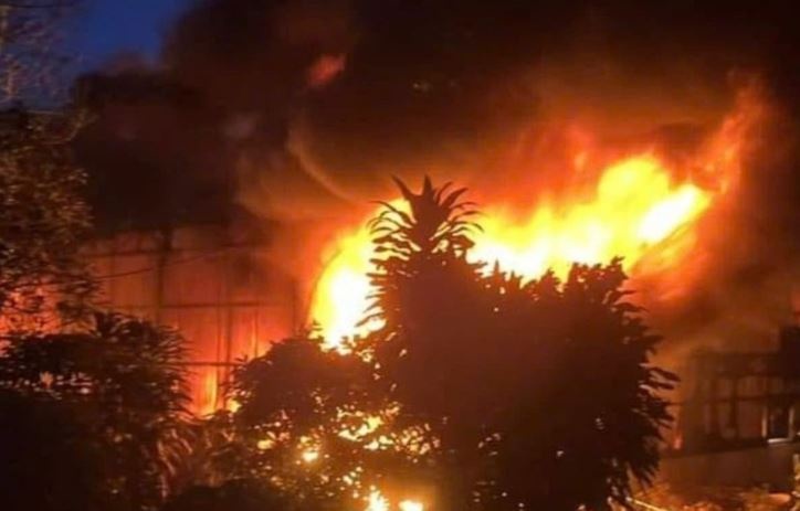 Nha kho o Lam Dong chim trong bien lua hinh anh