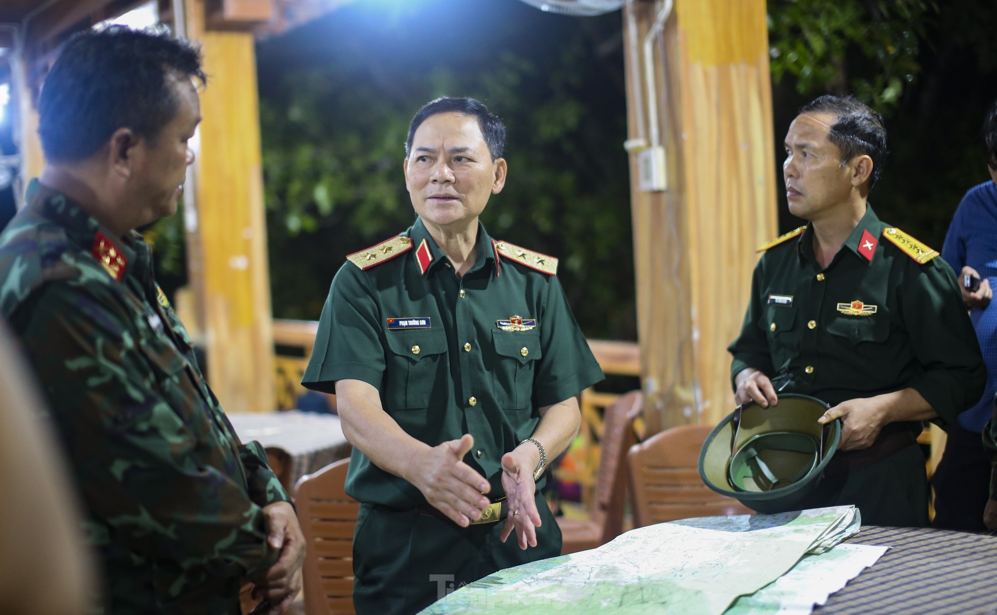 Tim phi cong Yak-130 anh 1