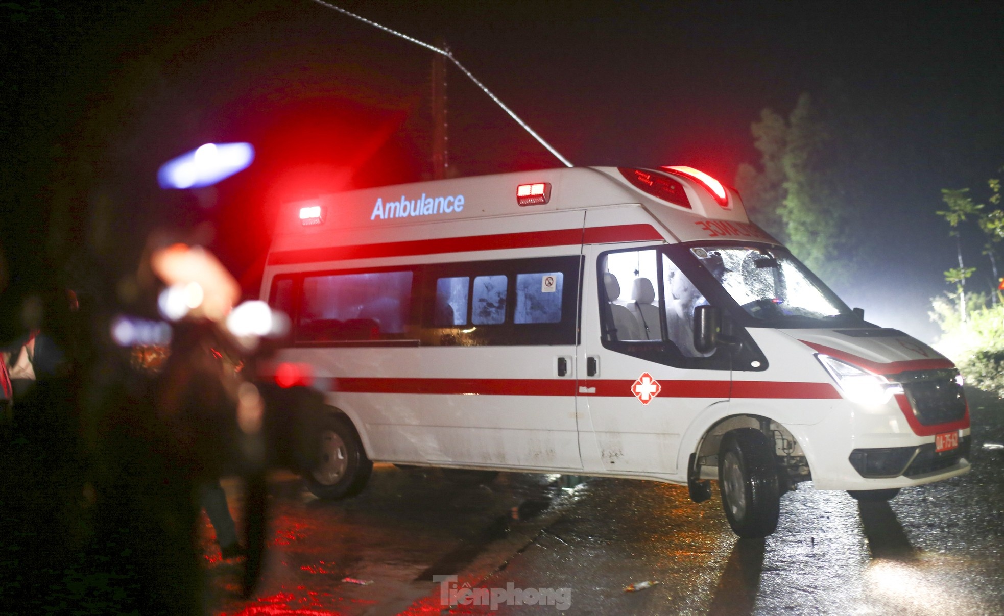 Tim phi cong Yak-130 anh 2