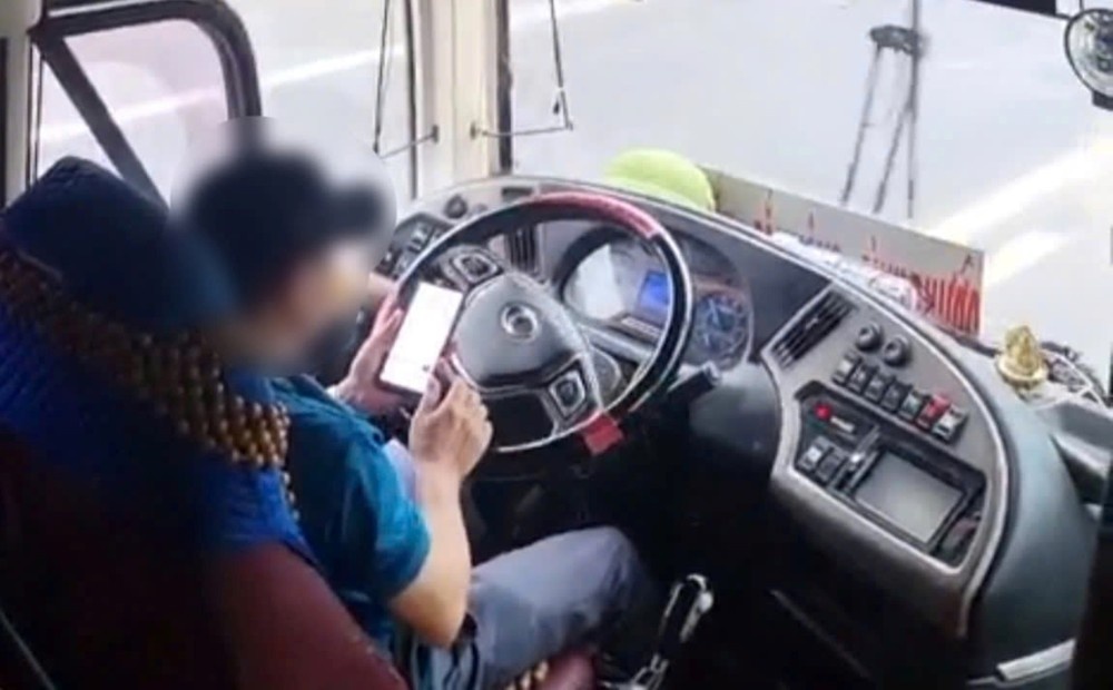 Lai xe hat karaoke anh 2