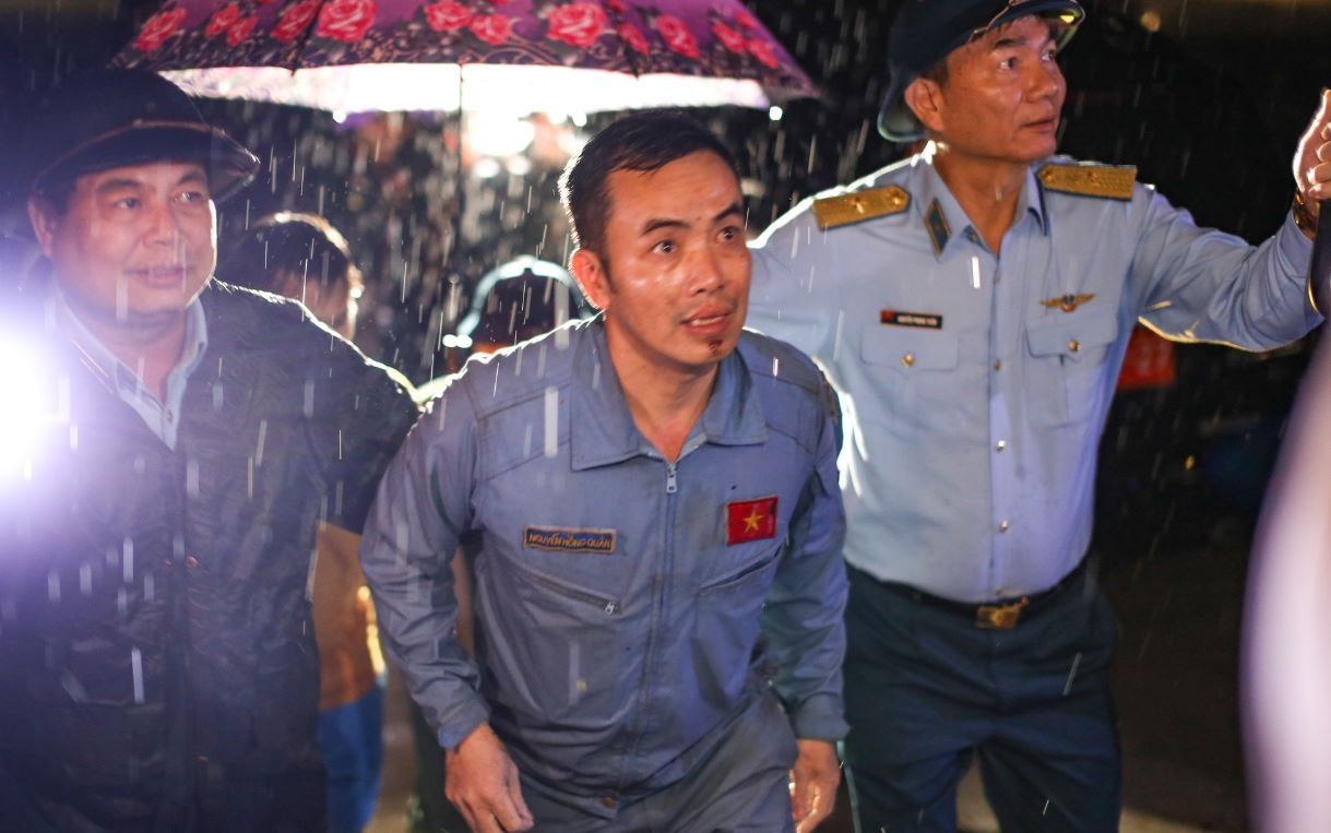 Hanh trinh tim kiem hai phi cong vu roi may bay quan su o Binh Dinh hinh anh