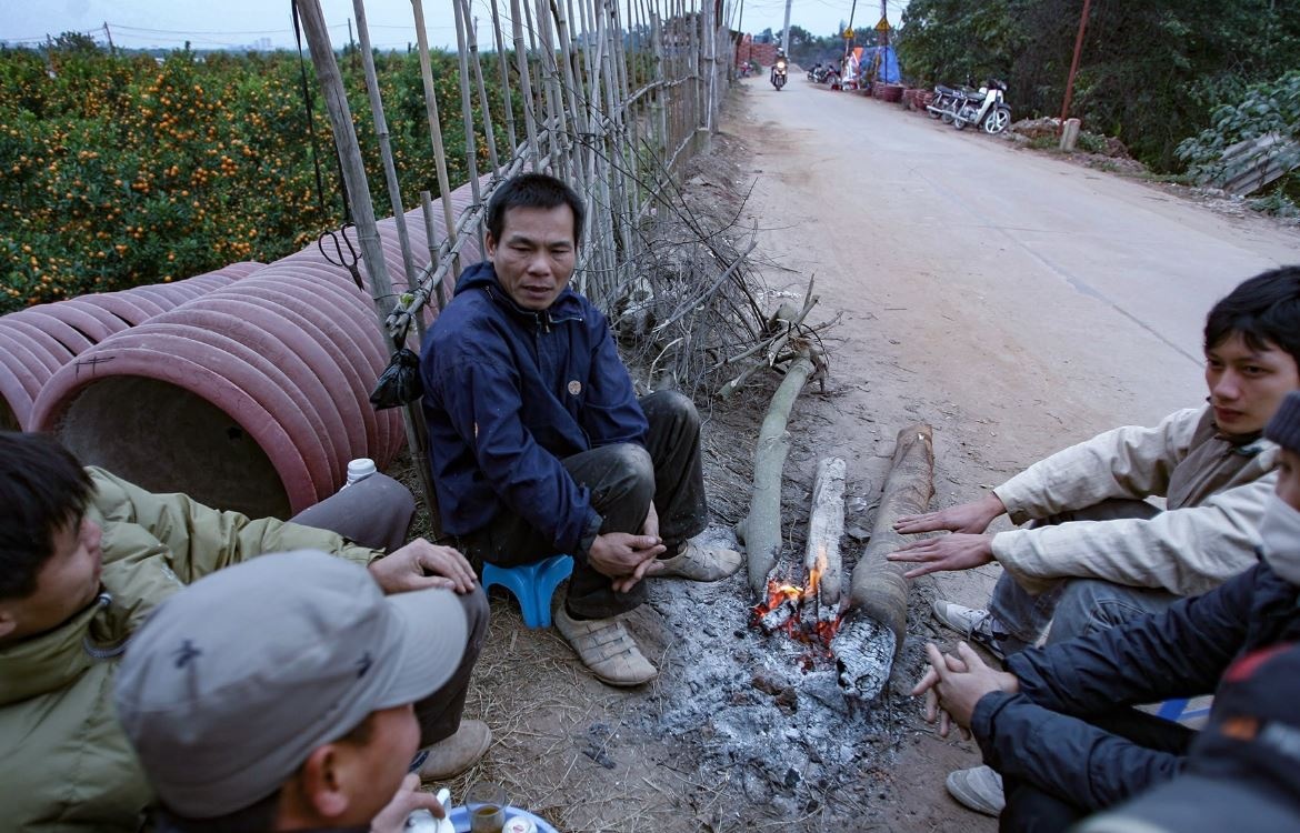 Thoi tiet 9/12 - mien Bac nhieu noi ret dam ret hai hinh anh