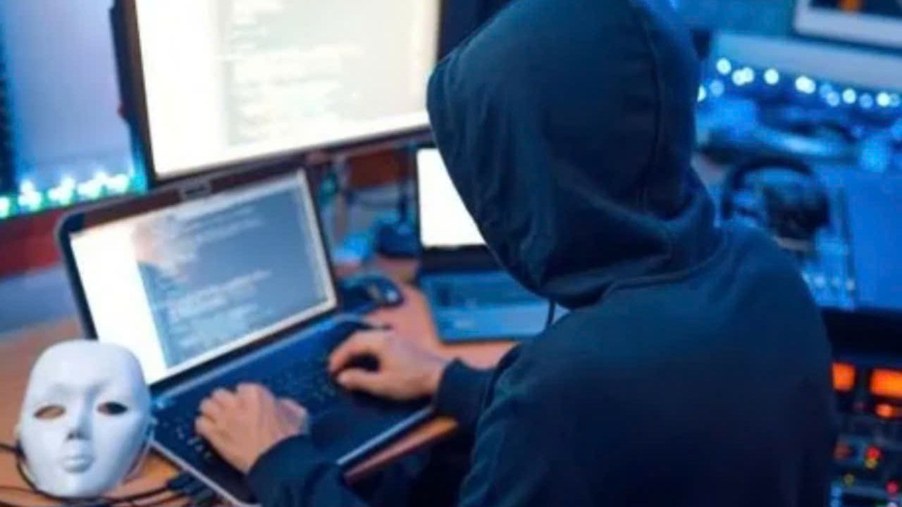 Thu doan de doa tung clip nhay cam de tong tien can bo hinh anh