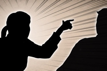 Mot phu nu bi phat 7,5 trieu dong vi xuc pham chong hinh anh