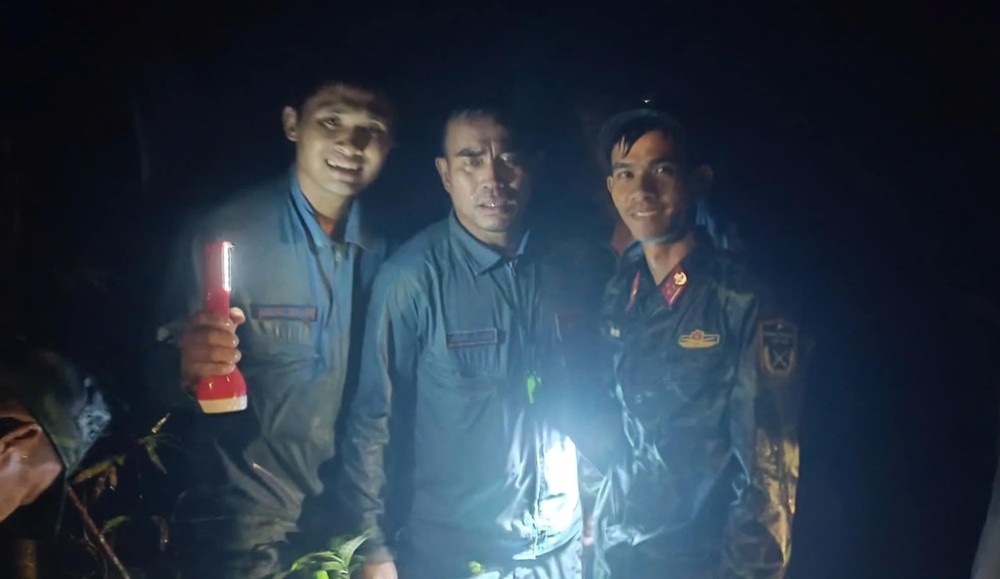 Tim thay hai phi cong trong vu roi may bay Yak-130 o Binh Dinh hinh anh