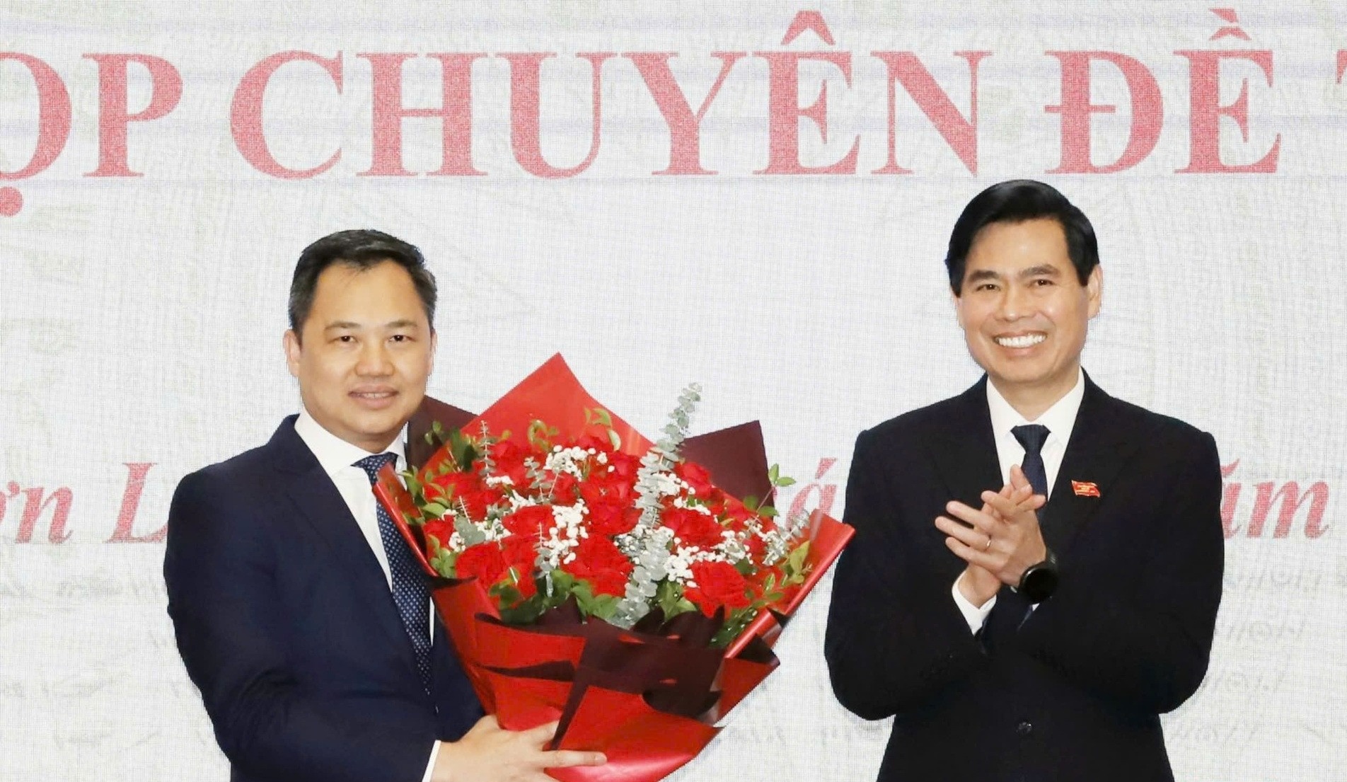 Ong Nguyen Dinh Viet giu chuc Chu tich UBND tinh Son La hinh anh