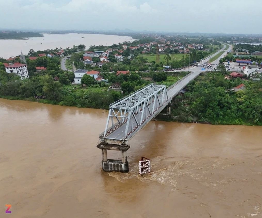 Xay cau Phong Chau anh 1