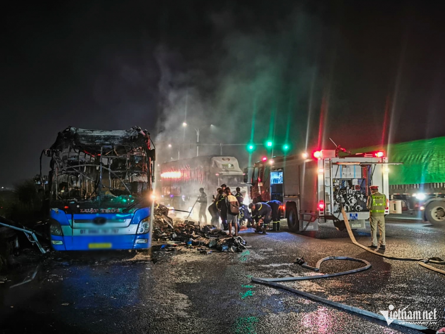 Xe khach boc chay anh 3