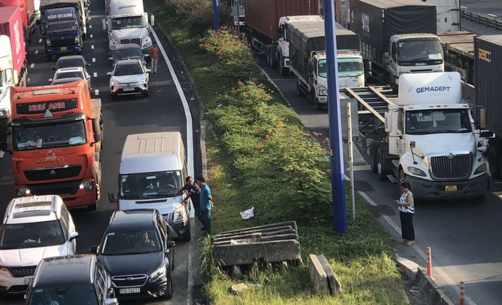 Giao thong un tac TP.HCM anh 1