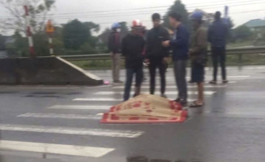 Tai nan tren quoc lo, hai nguoi tu vong o Quang Tri hinh anh