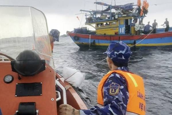 Cuu ho thanh cong tau ca gap nan tren bien o Quang Tri hinh anh
