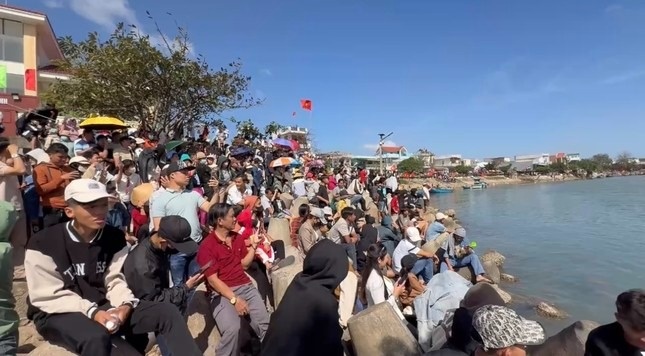 Le hoi mo bien anh 9