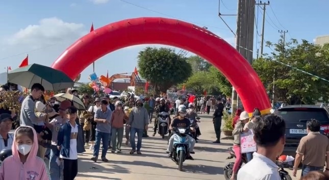 Le hoi mo bien anh 6