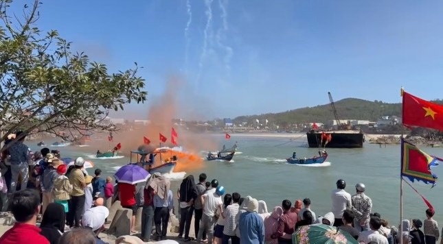 Le hoi mo bien anh 2