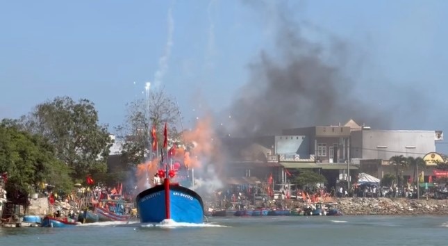 Le hoi mo bien anh 5