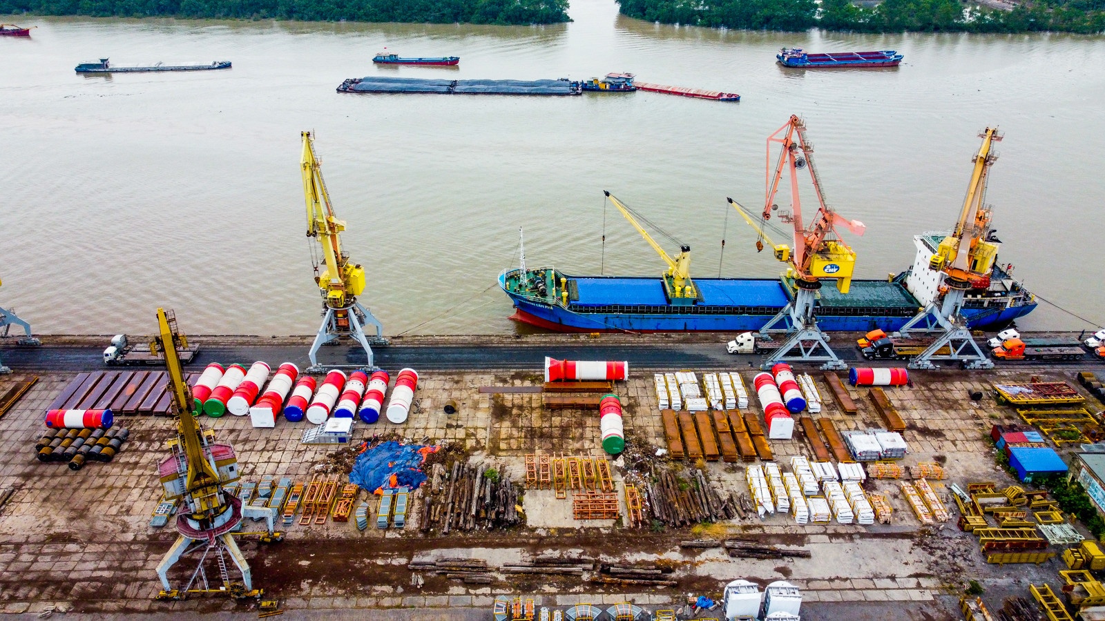 Mot doanh nghiep cang bien o Hai Phong thuong Tet gan 500 trieu dong hinh anh