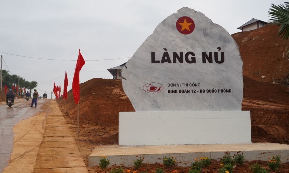 Nguoi dan Lang Nu chinh thuc nhan nha moi hinh anh