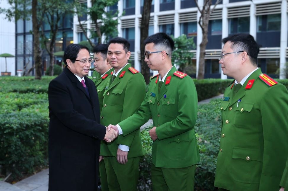 Thu tuong chuc Tet, dong vien luc luong vu trang ung truc Tet hinh anh