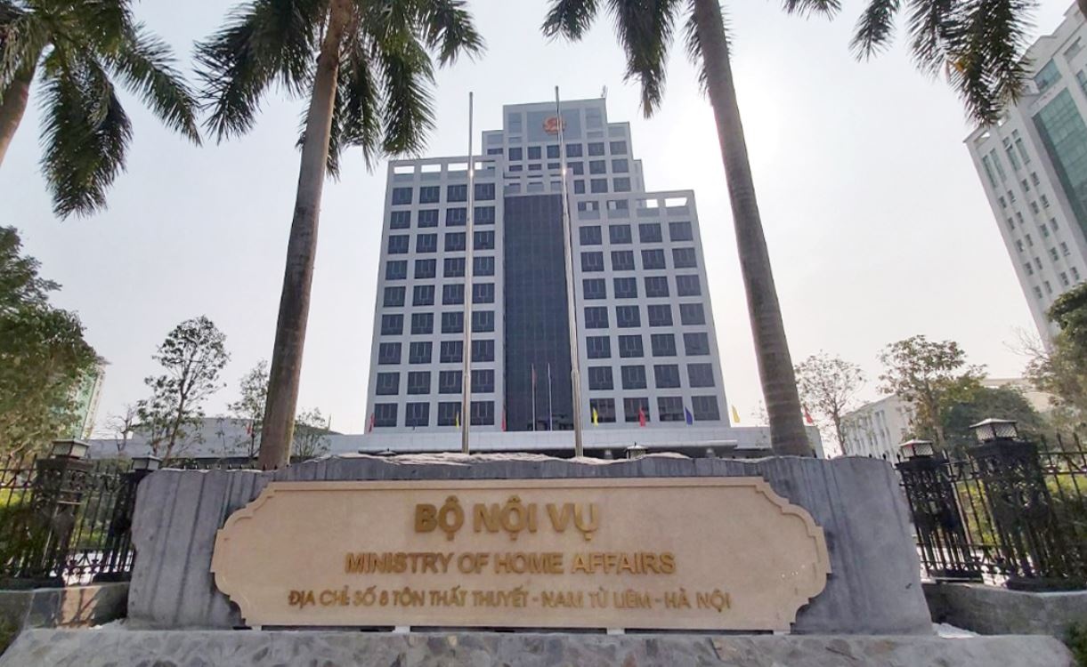 Bo Noi vu bac tin tren MXH ve che do voi can bo khi sap xep bo may hinh anh