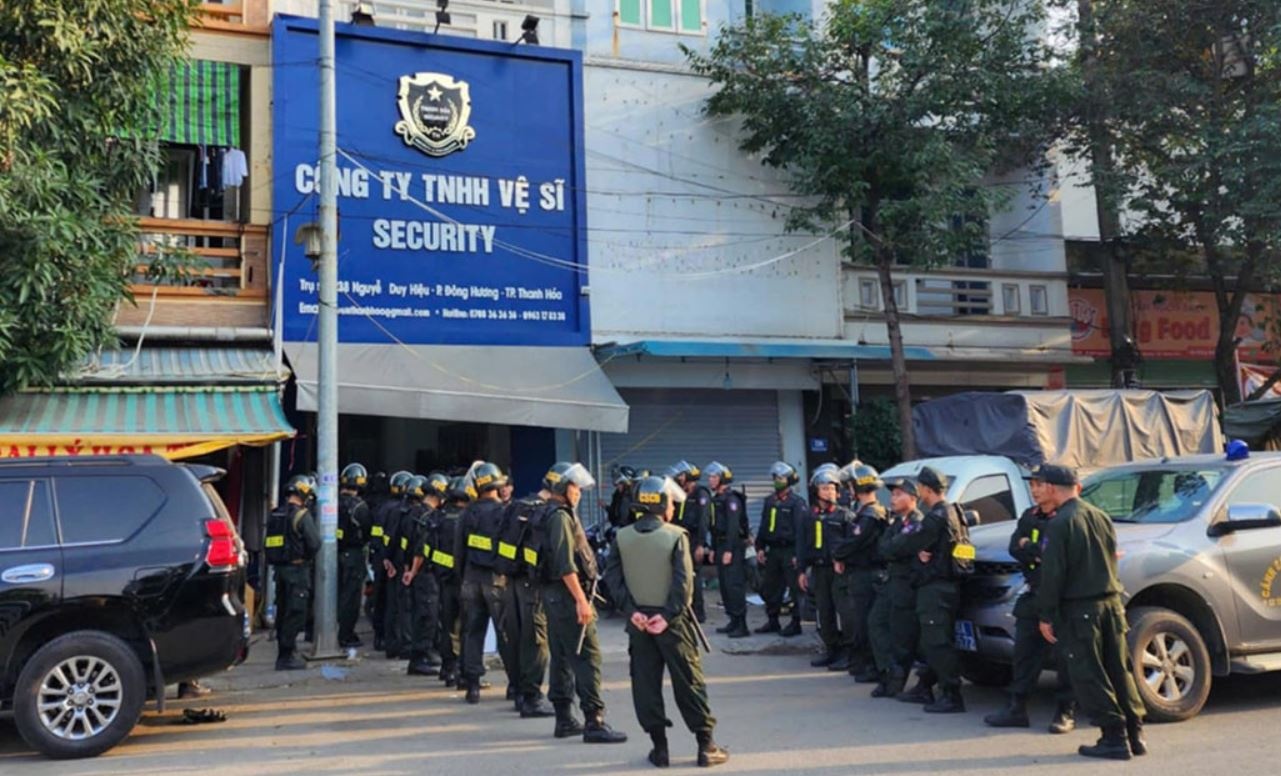 Thu hoi giay chung nhan cong ty co ve si chan duong cho xe dam cuoi hinh anh