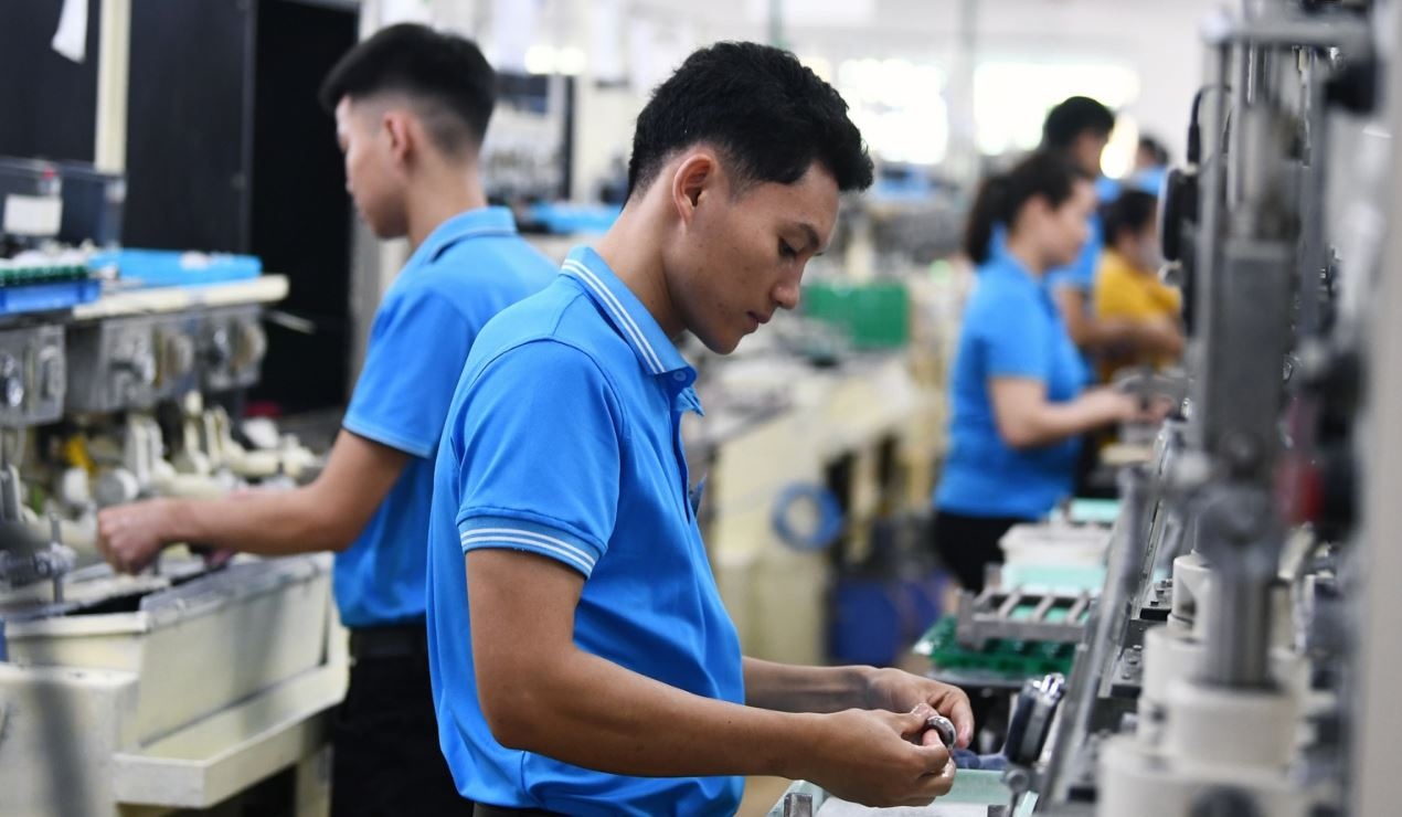 Lao dong chua muon 'nhay viec', cho thuong Tet hinh anh