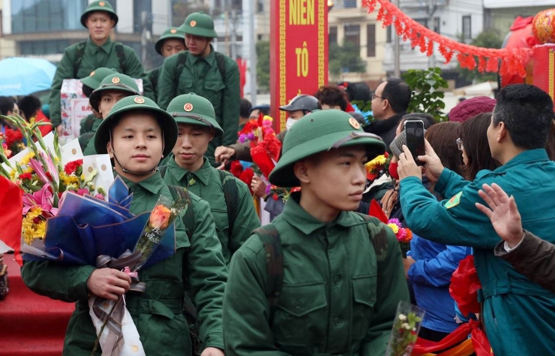 Thanh nien ca nuoc nhap ngu 13-15/2 va diem moi trong tuyen quan hinh anh