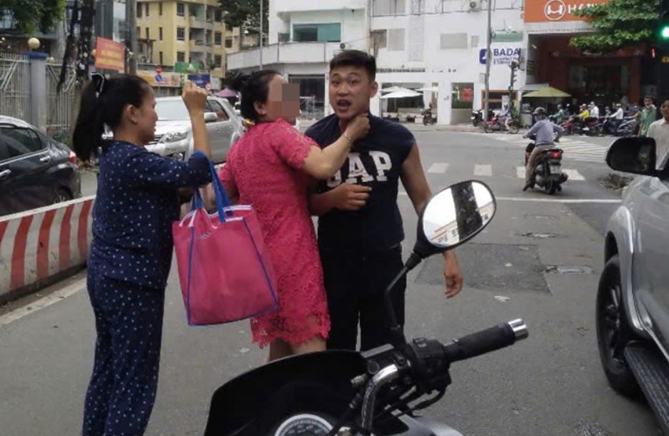 Truy tim tai xe oto dam nguoi toi tap o trung tam TP.HCM hinh anh