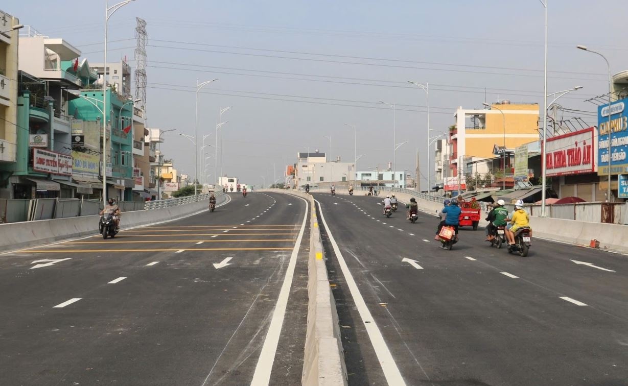 TP.HCM tiep tuc thong xe hai cong trinh trong diem dip Tet hinh anh