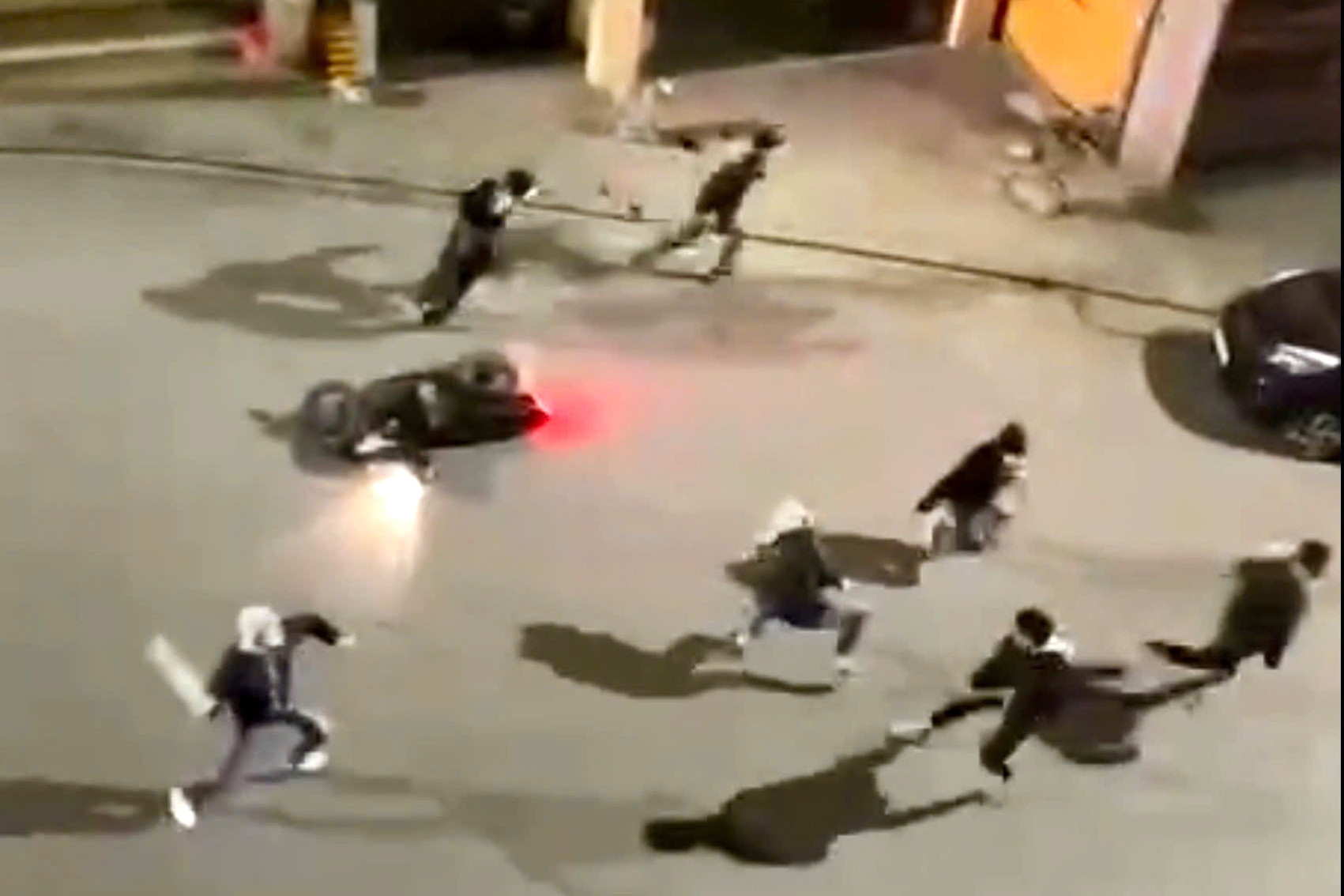 Xac minh nhom thanh nien hon chien trong dem o Ha Long hinh anh