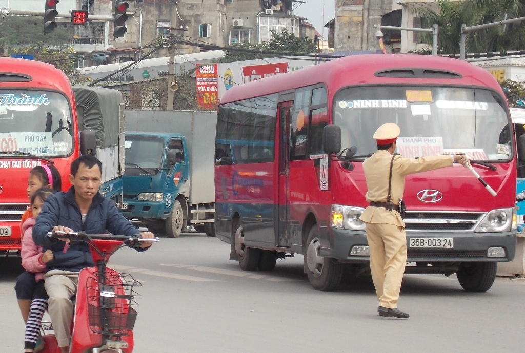 Vi sao Ha Noi de xuat tang muc phat vi pham giao thong gap 1,5-2 lan? hinh anh
