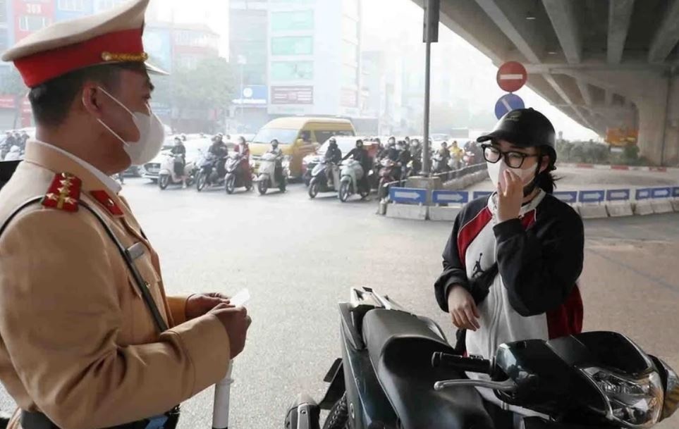 Ba tuan Nghi dinh 168: So vi pham giam, y thuc tang hinh anh