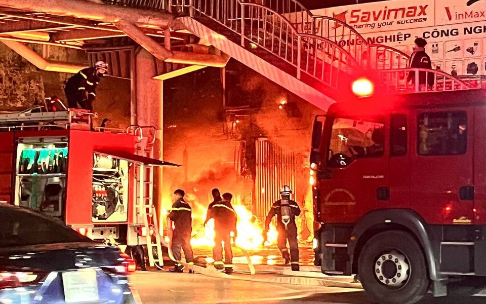 Khan truong khac phuc hau qua vu chay quan ca phe tai Pham Van Dong hinh anh