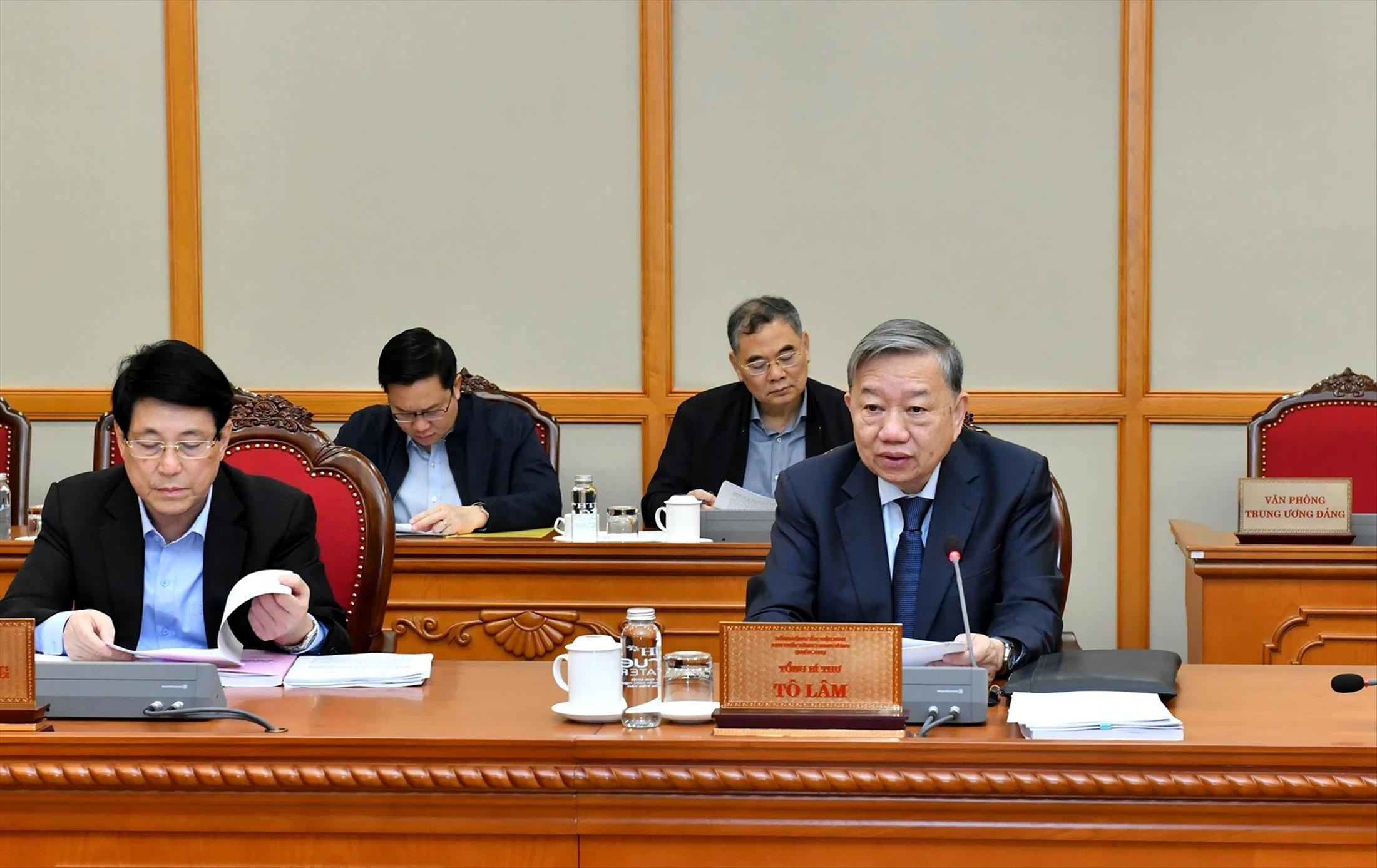 Trung uong quyet dinh nhung van de quan trong ve to chuc bo may hinh anh