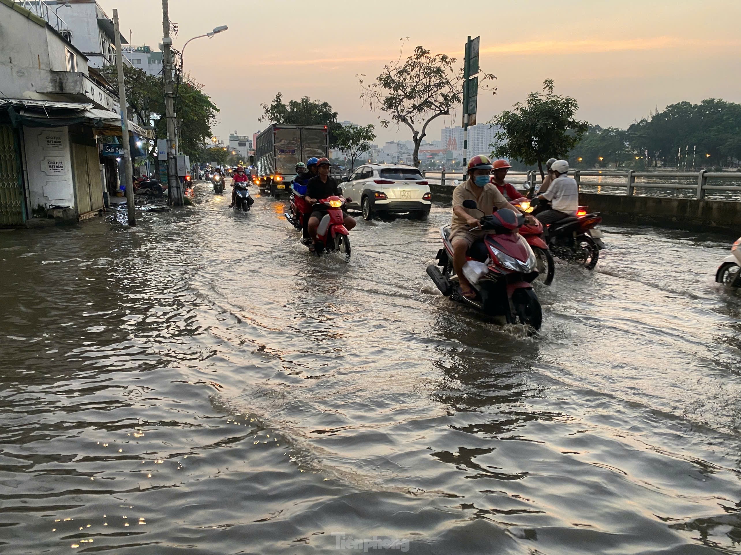 Trieu cuong TP.HCM Sai Gon anh 1