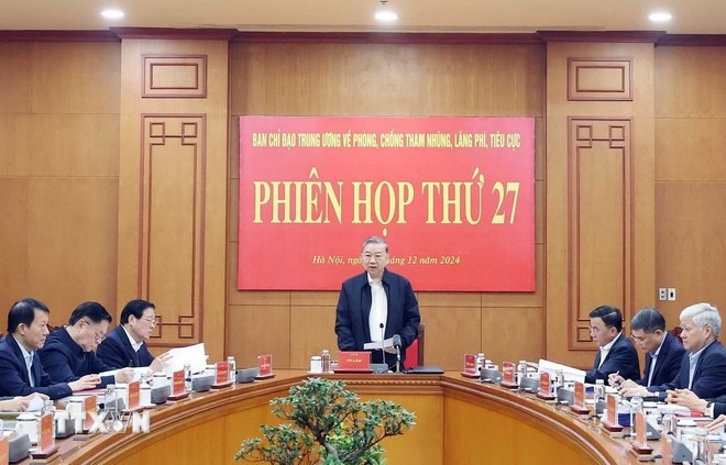 Da thi hanh ky luat 68 can bo dien Trung uong quan ly hinh anh