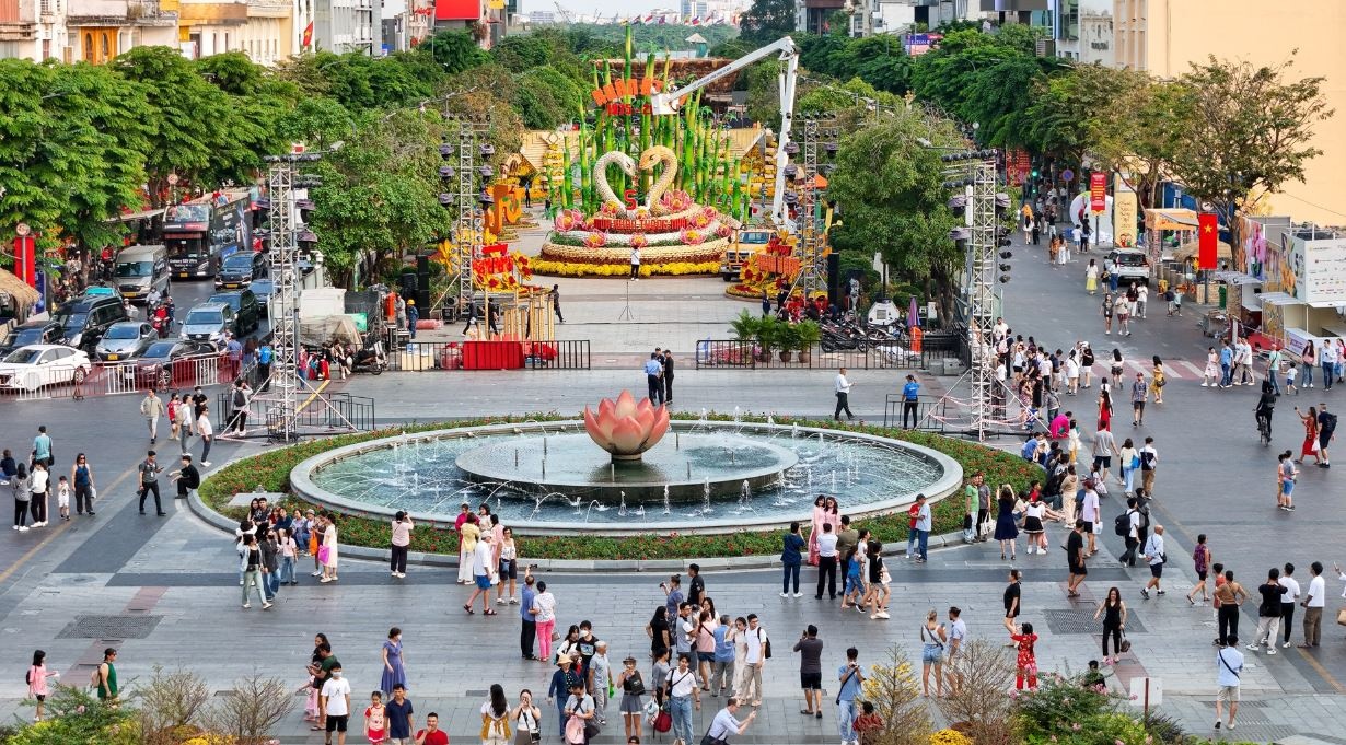 7 diem giu xe cho nguoi dan thuong lam duong hoa Nguyen Hue hinh anh