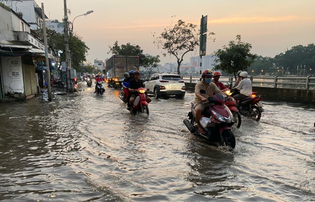 Trieu cuong ram thang Gieng o TP.HCM co the o bao dong 2 hinh anh